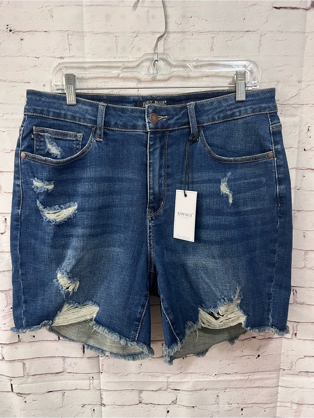 NWT Judy Blue Denim Shorts Size 1X Plus Distressed Frayed Hem Stretch Jean Mid